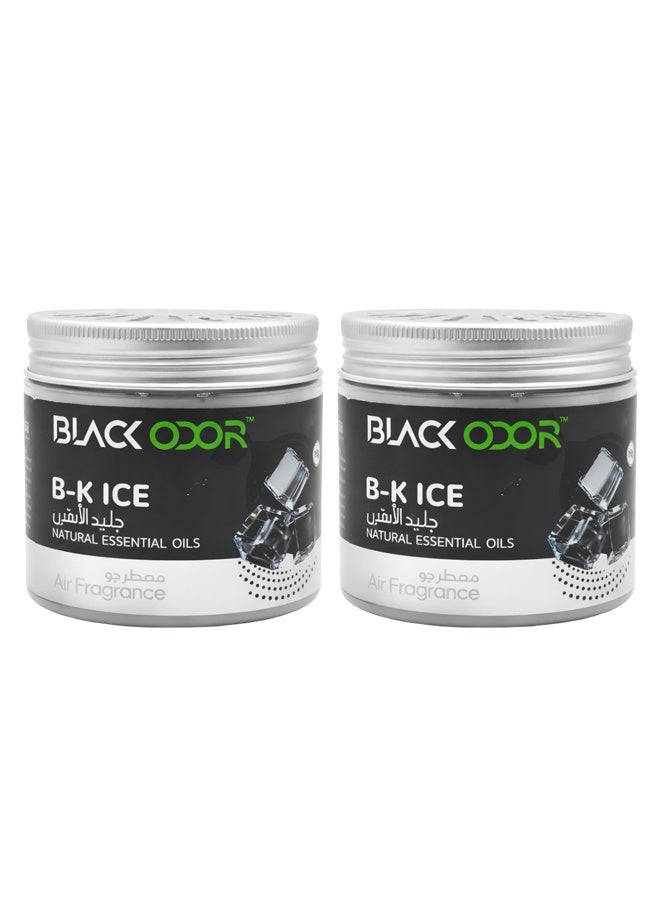 رائحة سوداء طقم معطرات جو للسيارة (قطعتان) – إصدار "BLACK ODOR B-K ICE" – عطر "Ice" فاخر غني بالزيوت العطرية الطبيعية، معطر جو يدوم طويلاً للسيارات والمنازل والمكاتب والصالات الرياضية – مزيل للروائح الكريهة، بتصميم مزدوج (مشبك لفتحات التهوية أو تعليقة)، يمنح انتعاشاً آمناً وغير سام. - Image 1