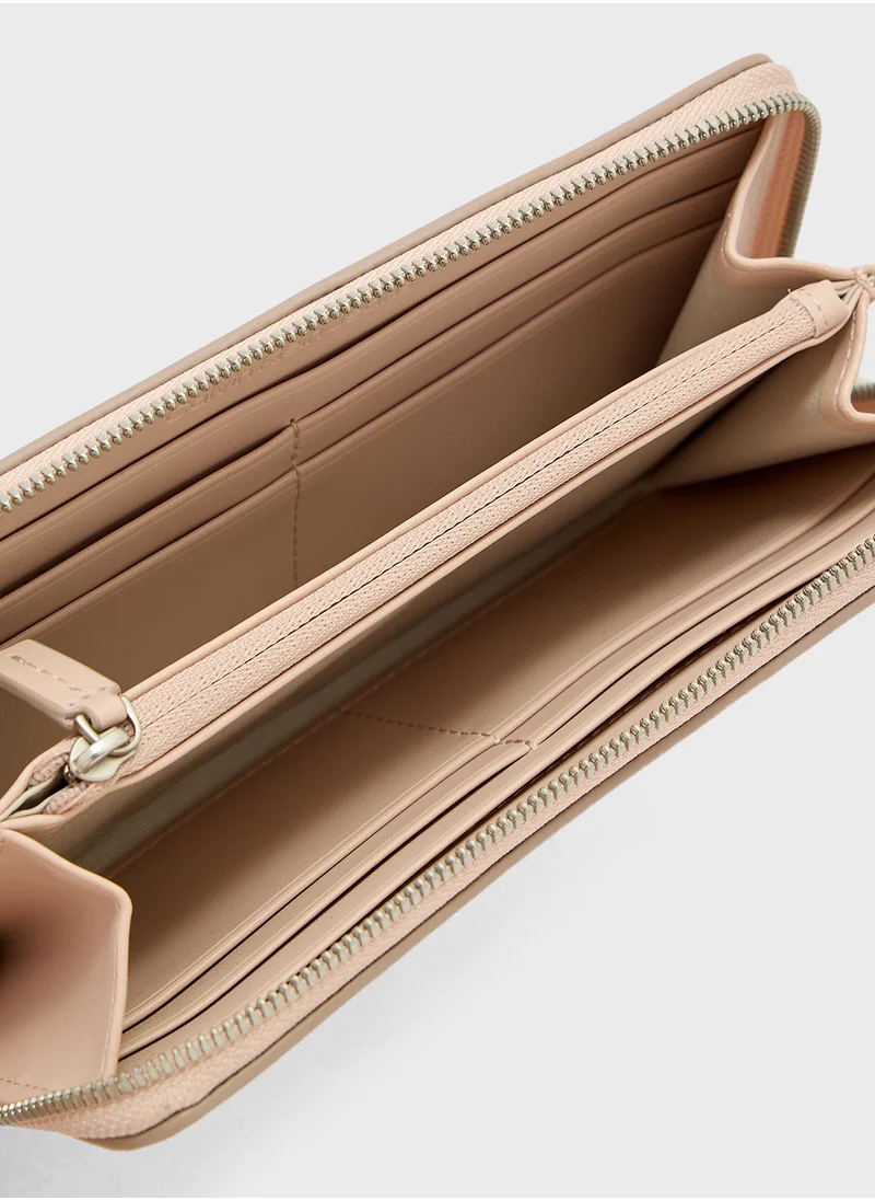 كالفن كلاين Sculpted Zip Around Wallet