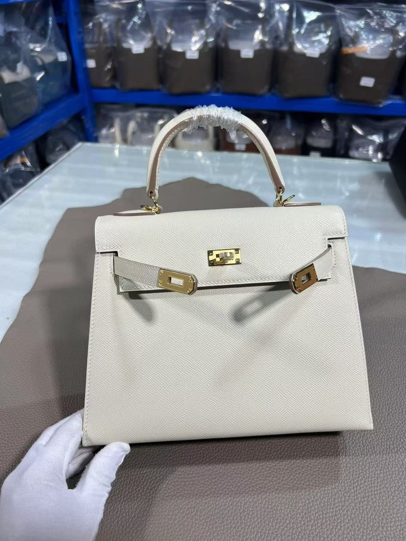 Ladies' large capacity solid color PU leather shoulder bag, suitable for daily commuting.