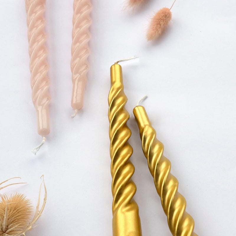 شموع “Candles with a Twist®”， مصنوعة في إيطاليا، متوفرة بـ 25 لونًا، شموع للعشاء، شموع ملتوية تحترق لمدة 5 ساعات، شموع مخروطية الشكل، مطلية، مجموعة هدايا من الشموع بدون رائحة، 6 قطع. الحجم: 2.2 × 21 سم (لون ذهبي). - Image 5