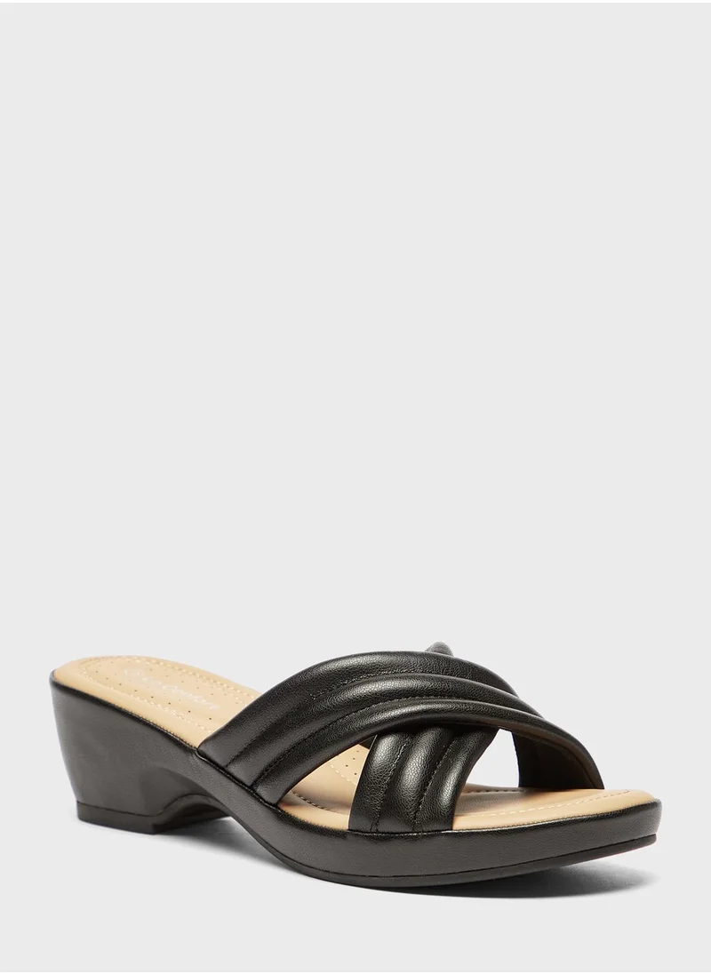 Le Confort Cross Strap Mid Heel Sandals