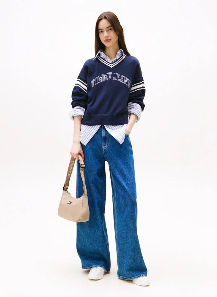 تومي جينز حقيبة كتف مزينة بشعار الماركة