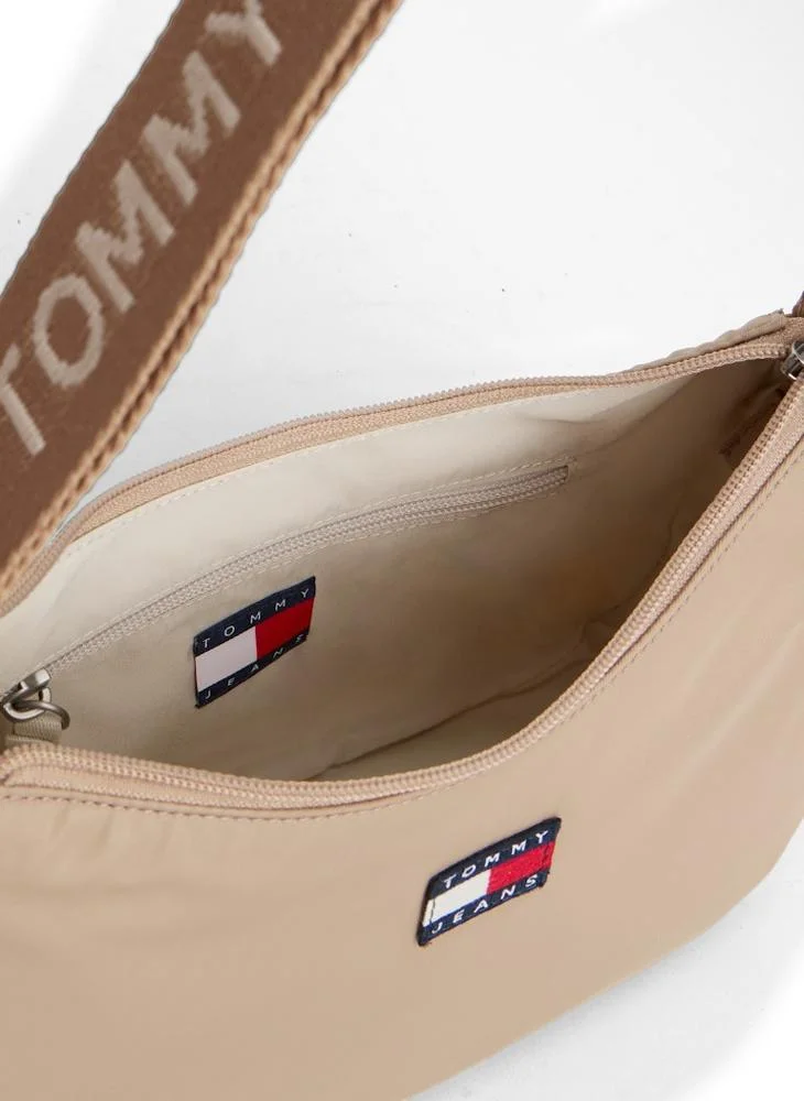 TOMMY JEANS Essential Daily Shoulder Bag