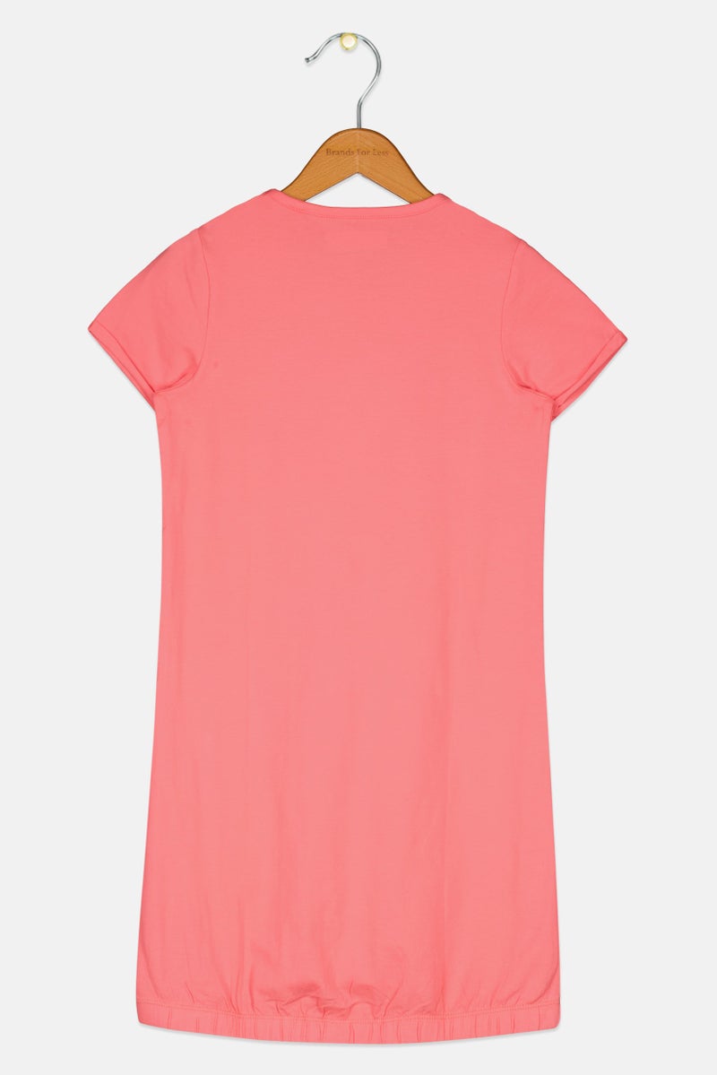 Ferrari فستان بنات أطفال بأكمام قصيرة وياقة دائرية بشعار العلامة التجارية، خوخي داكن - Image 2