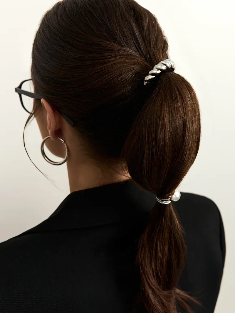 ليتشي Scrunchie with twisted metal decoration