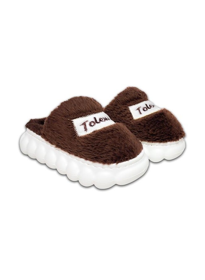 شبشب فرو للأطفال بنعل مطاطي "يناسب مقاسًا أصغر بدرجة واحدة"