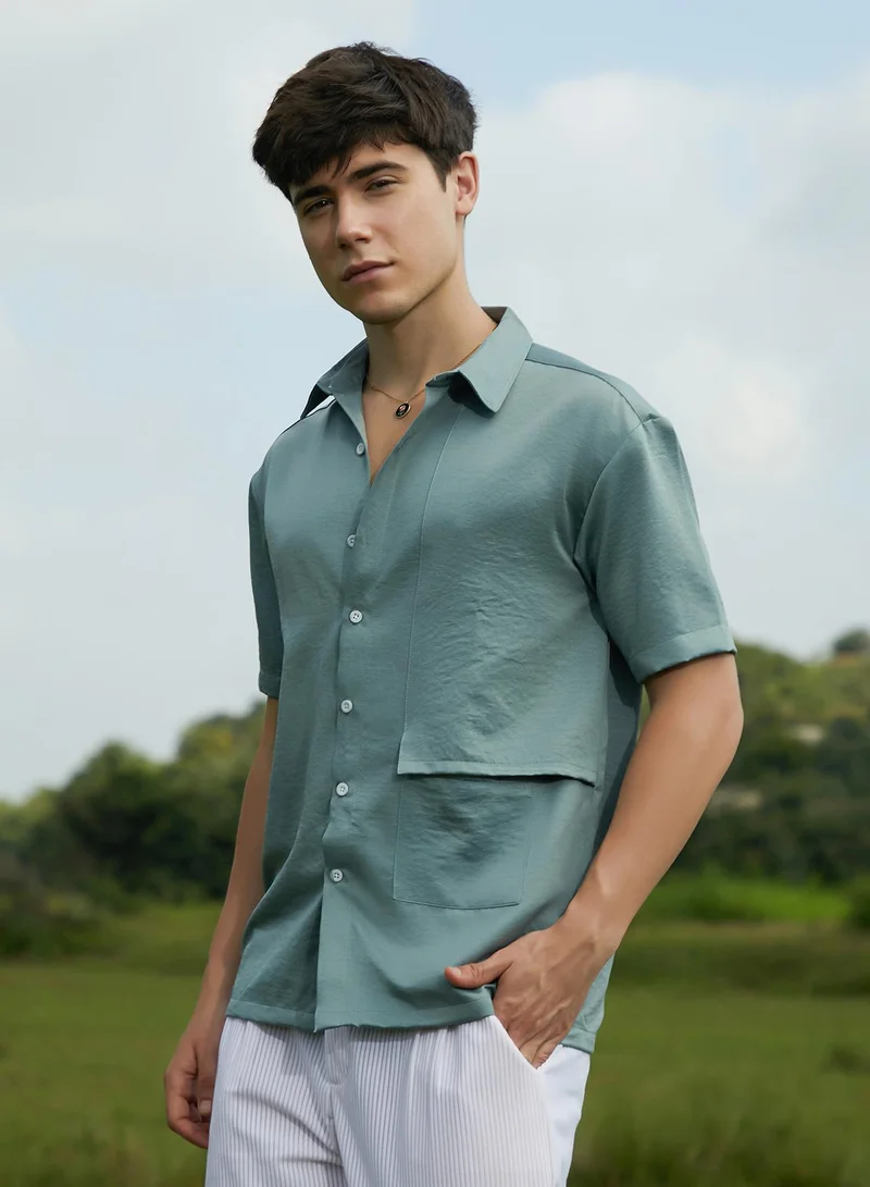 كامبوس سوترا Men's Sage Green Solid Flap Oversized Shirt