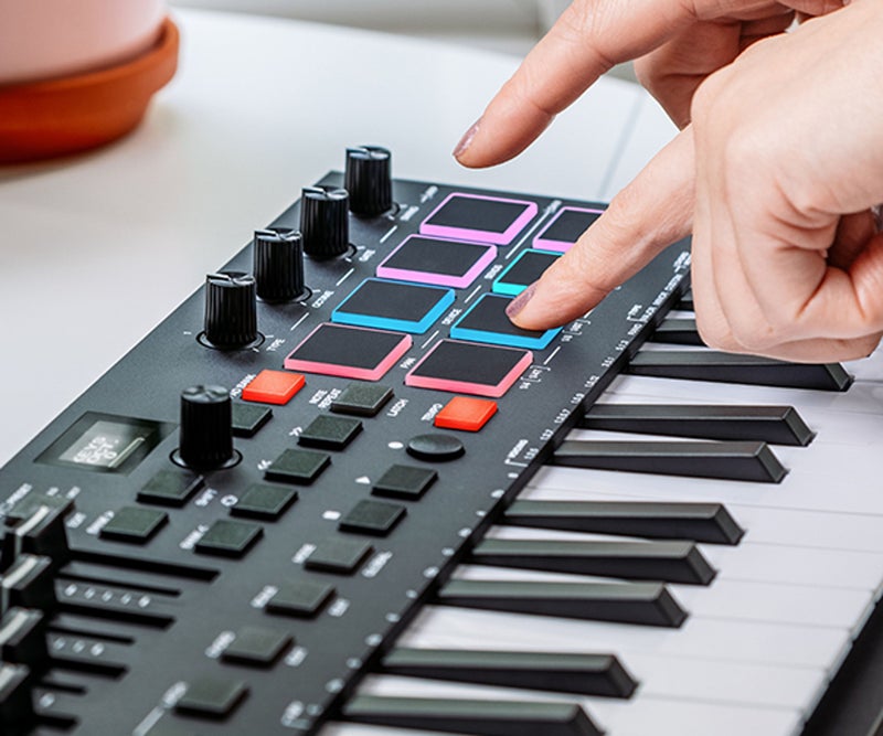 M-Audio Oxygen Pro Mini Portable MIDI Keyboard Smart Chord Arpeggiator OLED Screen - Image 5