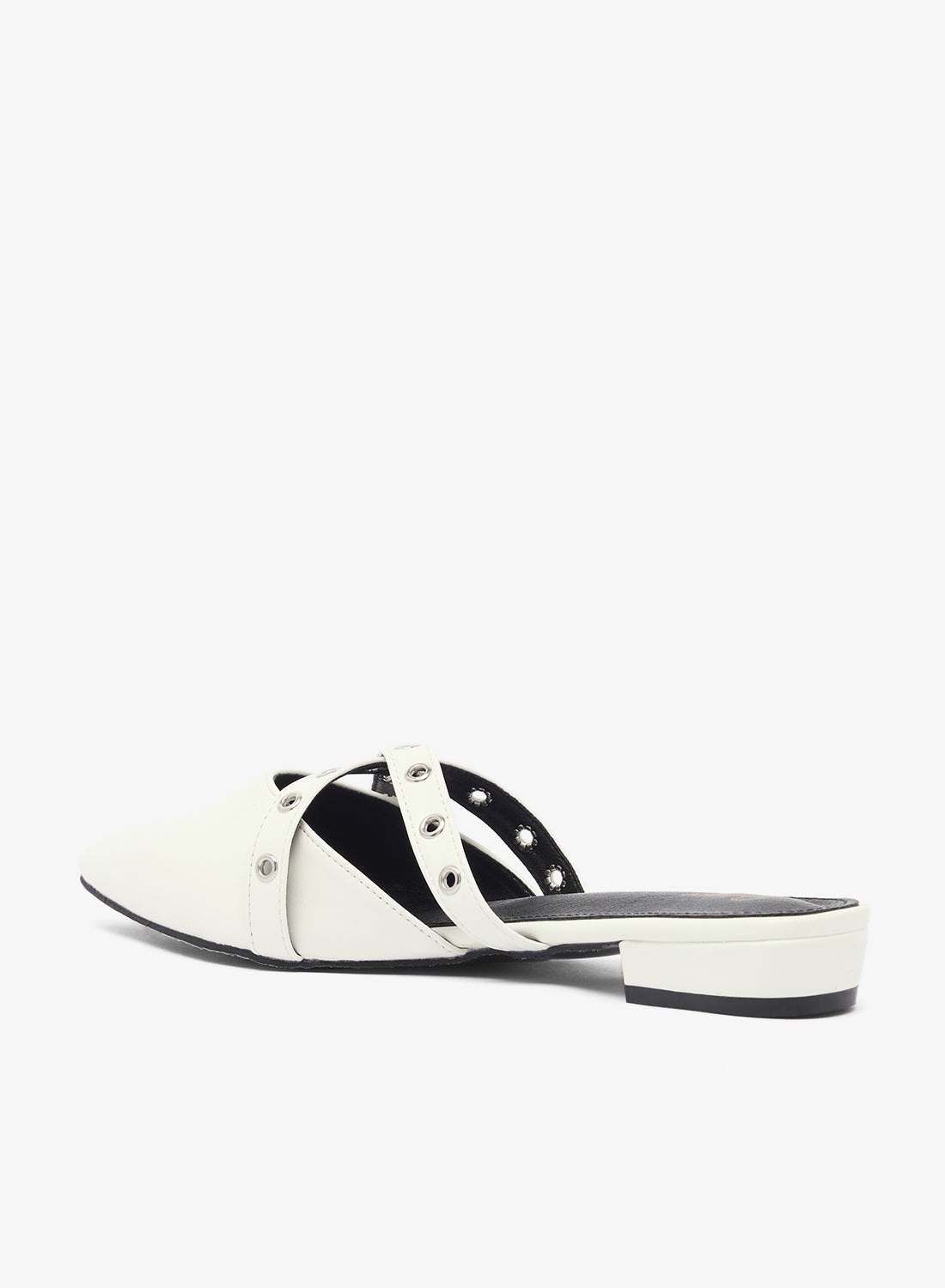 حذاء بمضخات كلاسيكية