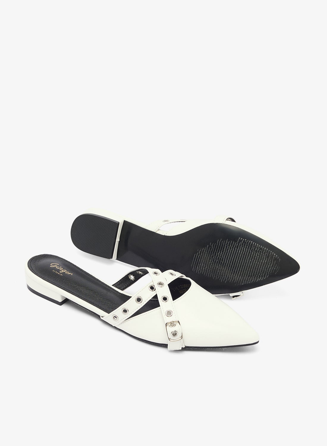 حذاء بمضخات كلاسيكية