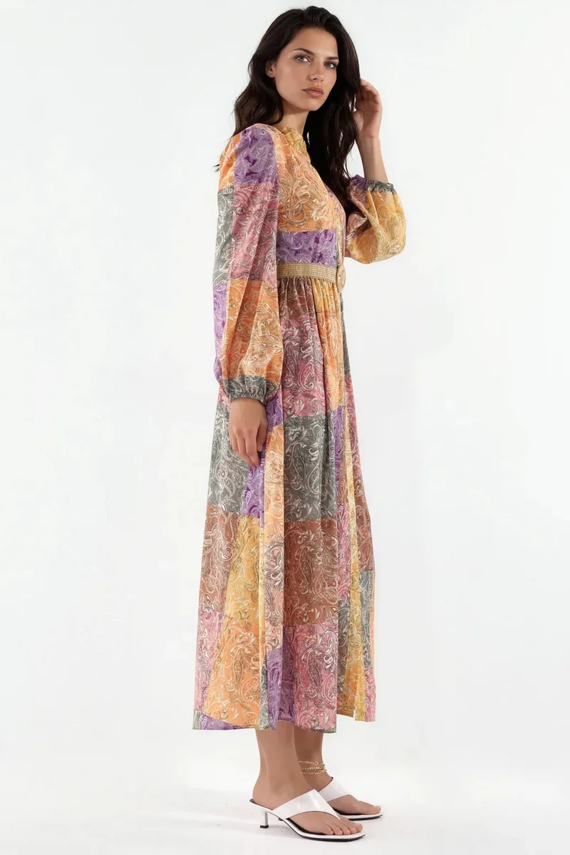 جينيفر Belted Geometric Chiffon Maxi Dress