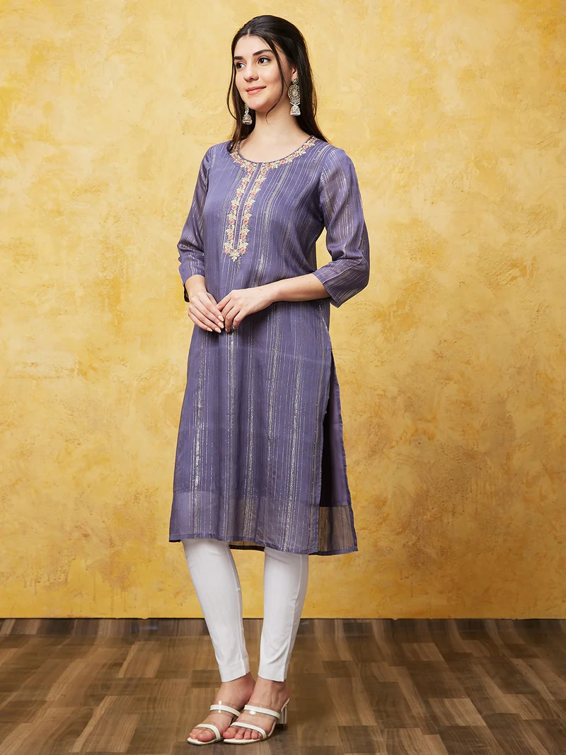 globus Women Grey Floral Embroidered Round Neck Kurta