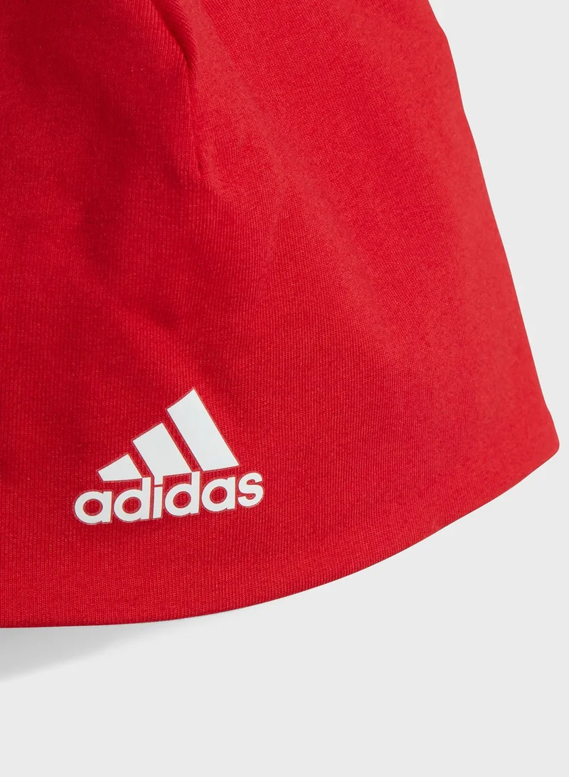adidas مجموعة هدايا للأطفال من إيسنشيالز بشعار كبير وقبعة صغيرة