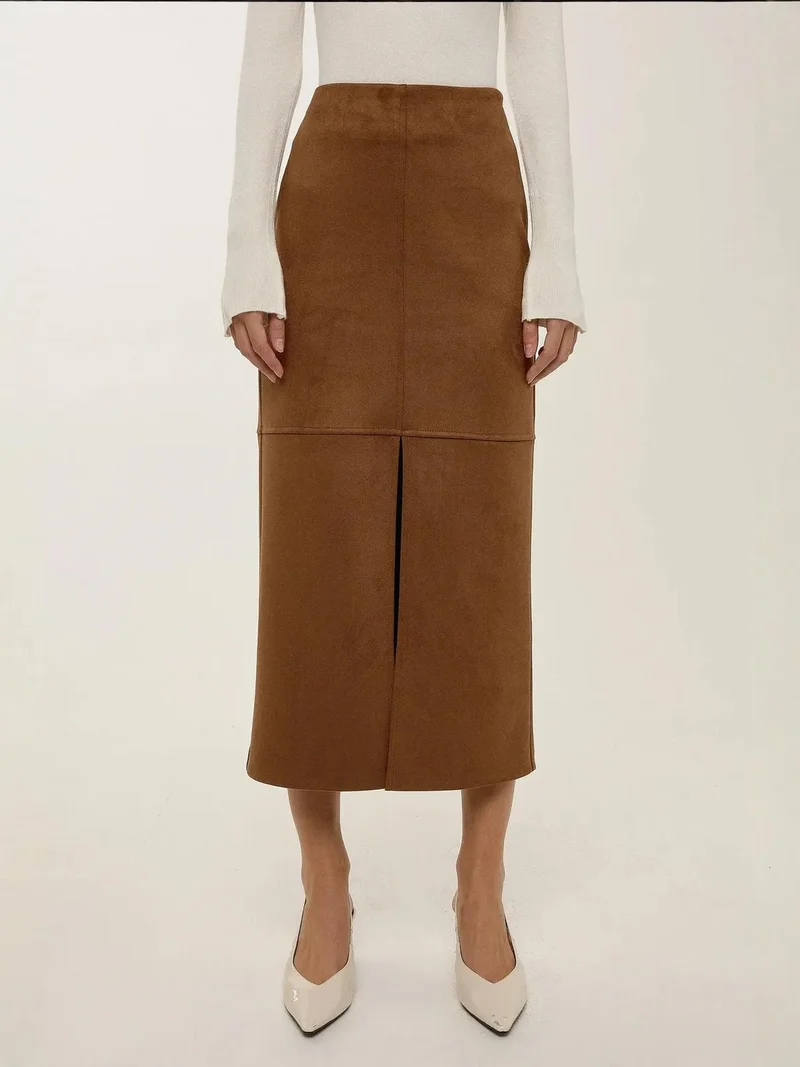 زوبعة تنورة ميدي من جلد الغزال بفتحة