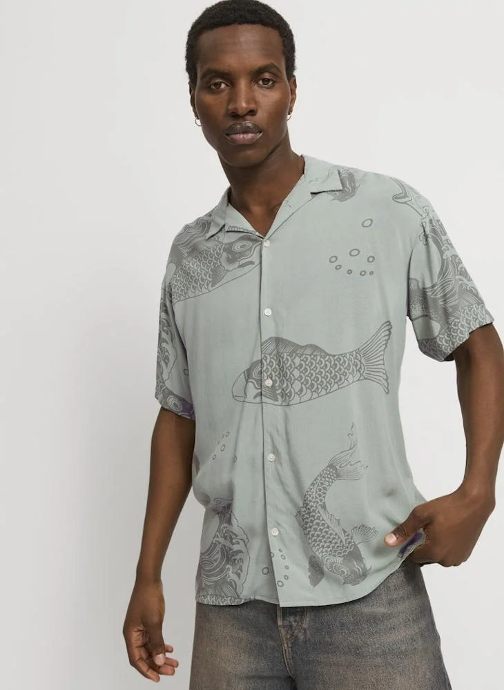 جاك اند جونز قميص جي جي جيف مطبوع بقصة عادية