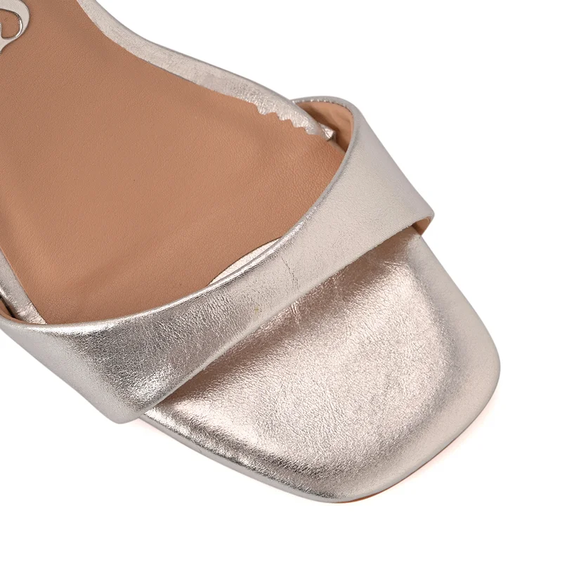 كارمن ستيفنز صندل فضي لامع