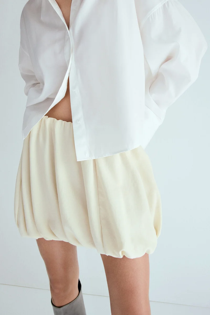 اتش اند ام تنورة بحافة منقوشة