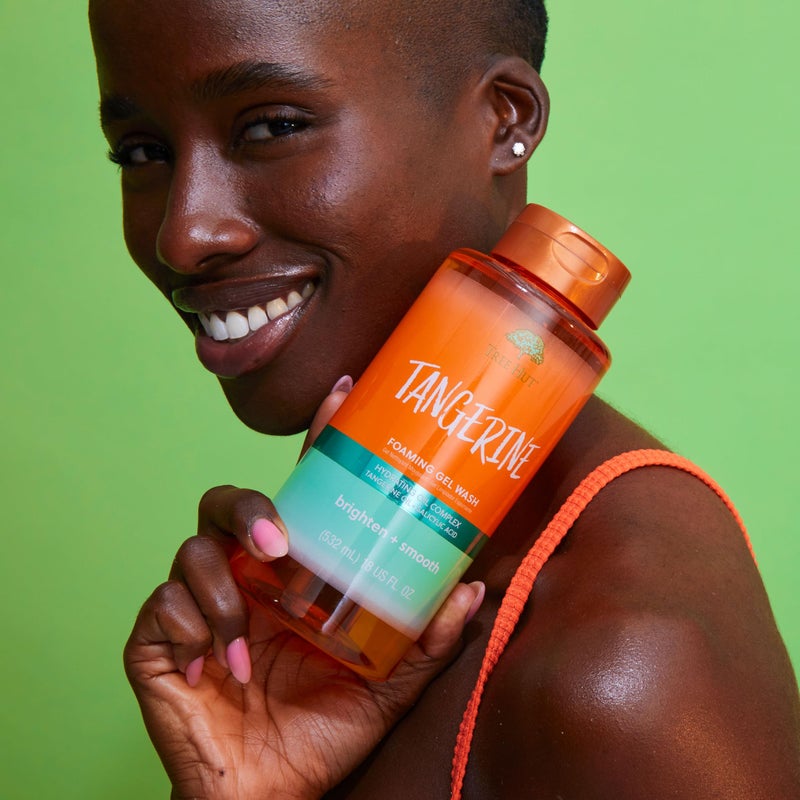 Tree Hut غسول رغوي من شجرة هوت باليوسفي | ينظف ويهدئ البشرة دون تجريدها من الرطوبة | مصنوع من مركب الزيت المرطب لدينا | 18 أونصة سائلة. - Image 1