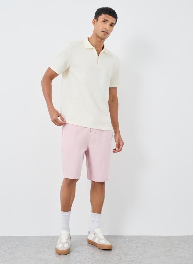 ستايلي شورت رجالي وردي بقصة مريحة وخصر مسطح - Image 2