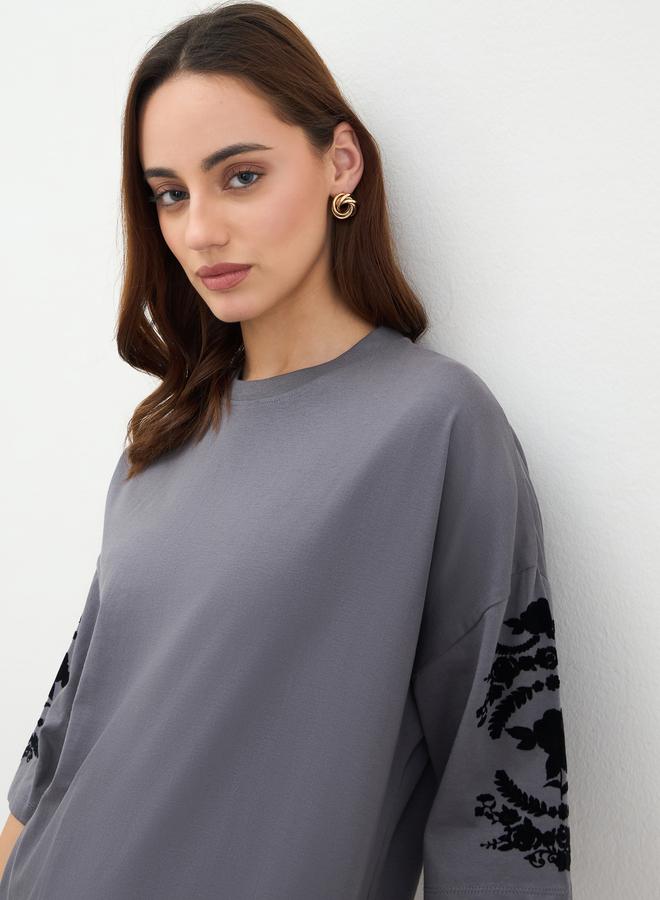 Styli Charcoal Embroidered Sleeve Oversized T-Shirt - Image 4