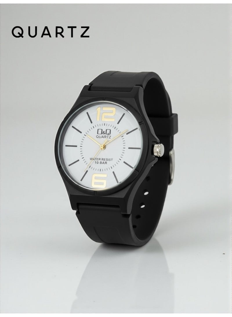 كوارتز ساعة يد رجالية مقاومة للماء حتى 10 بار بتصميم أسود أنيق وسوار سيليكون مريح بقرص ذهبي فاخر تناسب الإطلالة اليومية والرسمية - Image 1
