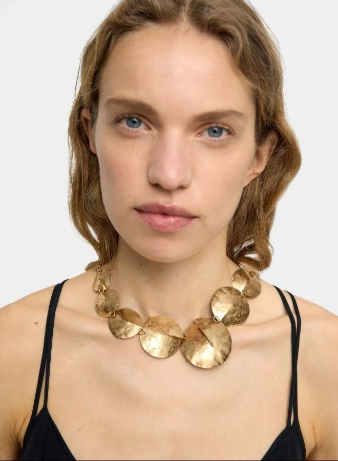 بارفوا عقد قصير بتفاصيل دائرية بارزة ذهبي