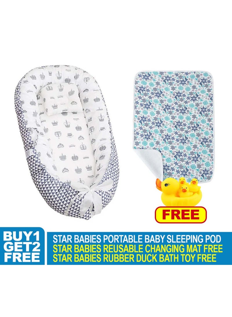 STAR BABiES اشترِ 1 واحصل على 2 مجانًا سرير نوم للأطفال مع حصيرة تغيير قابلة لإعادة الاستخدام وزوج من البط المطاطي - رمادي - Image 2
