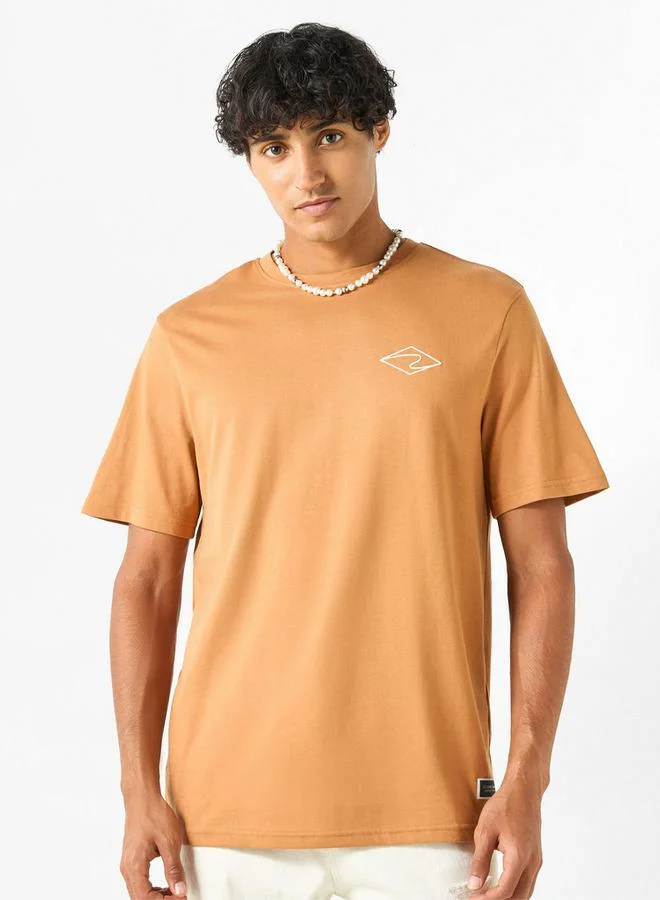 لي كوبر تيشيرت بياقة ضيّقة وأكمام قصيرة بطبعات شعار من لي كوبر