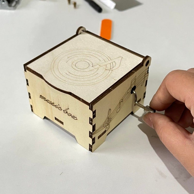 طقم صندوق الموسيقى اليدوي (STEM) - Puzzle خشبي ثلاثي الأبعاد - هدية حرفية علمية - Image 1