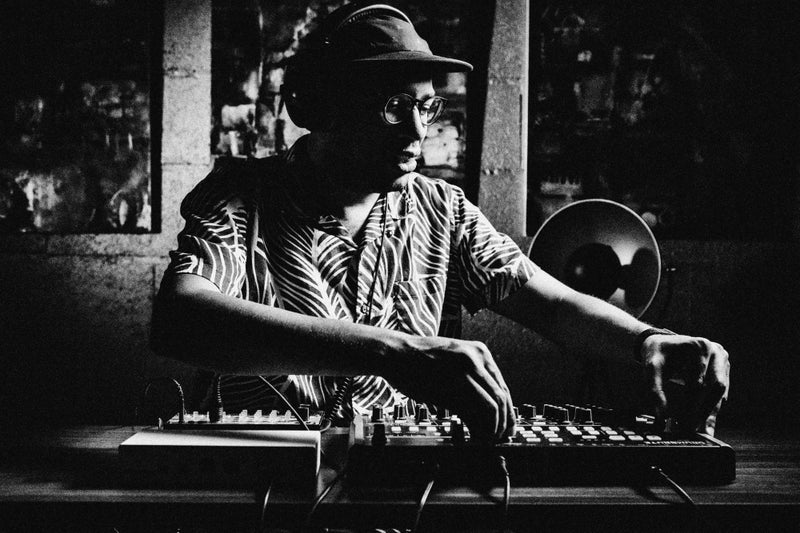 Arturia - MiniFuse 2 - Compact USB Audio & MIDI Interface with Creative Software for Recording, Production, Podcasting, Guitar - White - Image 2