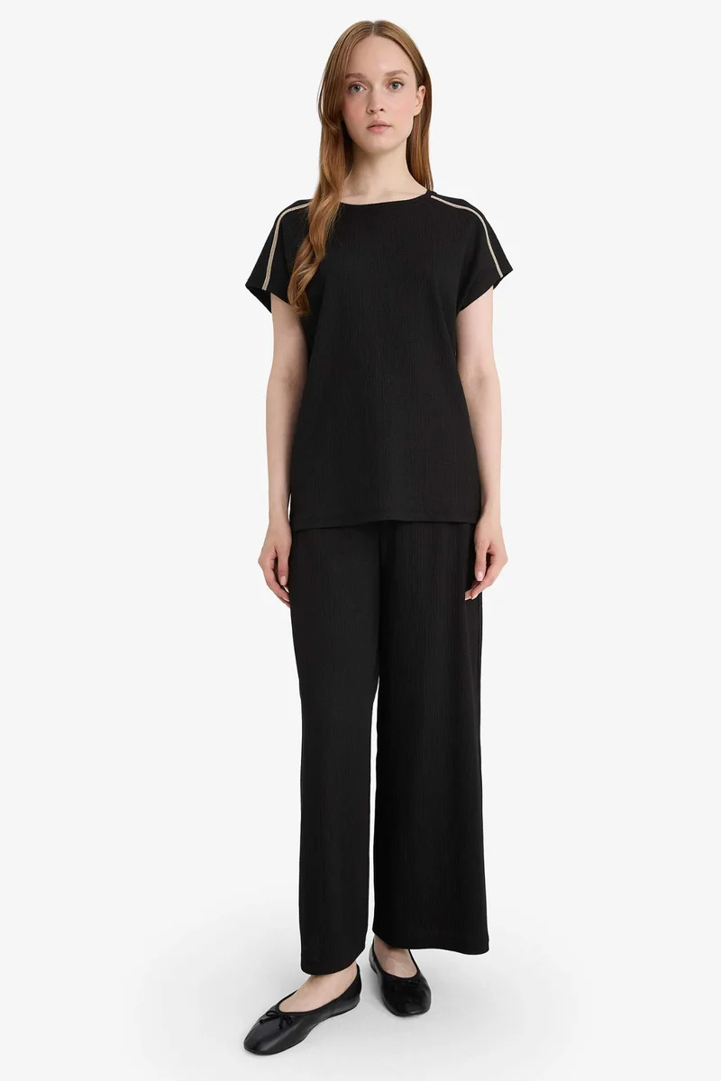 ديفاكتو Crew Neck Crepe Short Sleeve Black T-Shirt