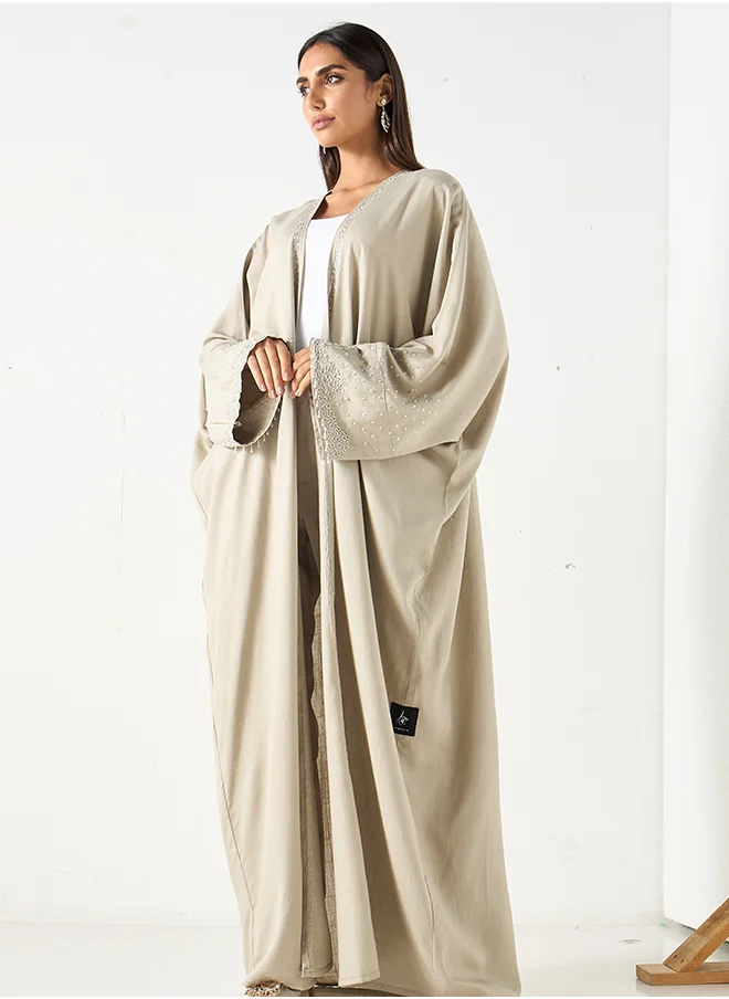 هدية المدينة  Pearl-Embellished Bisht Abaya - HM