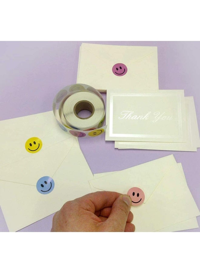 Premify 500 قطعة ملصقات وجه إيموجي، ألصق هذه الملصقات المبتسمة على الهدايا، تستخدم لهدايا الأطفال، ألعاب DIY، زينة، بطاقات ملاحظات، ورق دائري للمخزن، ملصق ابتسامة، ملصقات مكافآت الحفلات - Image 4