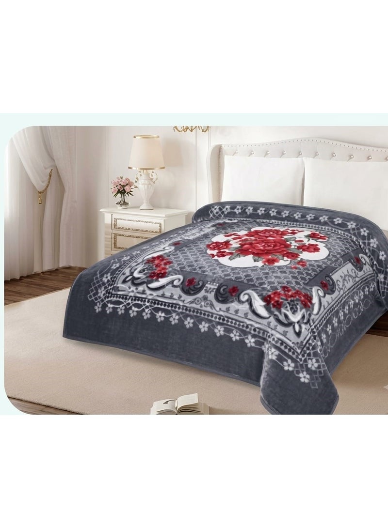 Double-size winter blanket, 6 kg, featuring an embossed floral pattern and an ultra-soft texture; dimensions: 200 x 240 cm.