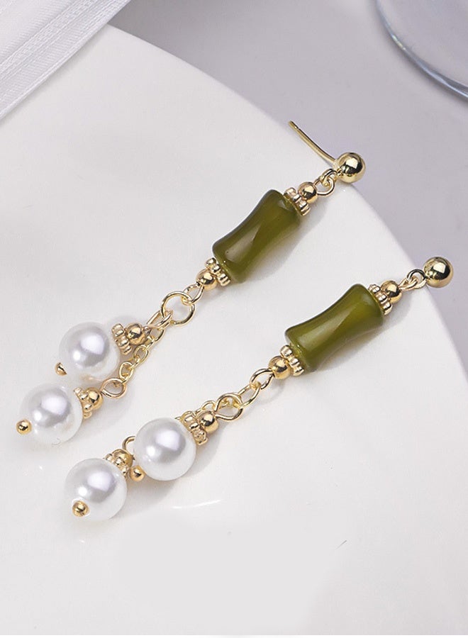 أقراط متدلية أنيقة من لؤلؤ الخيزران باللون الذهبي مع سحر أسطواني أخضر، هدية مجوهرات بسيطة وأنيقة للنساء/الفتيات، للحفلات، الزفاف، الارتداء اليومي، هدية عيد الحب - Image 4