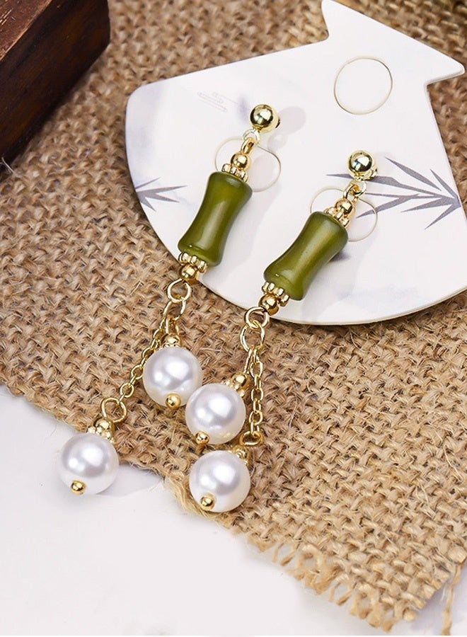 أقراط متدلية أنيقة من لؤلؤ الخيزران باللون الذهبي مع سحر أسطواني أخضر، هدية مجوهرات بسيطة وأنيقة للنساء/الفتيات، للحفلات، الزفاف، الارتداء اليومي، هدية عيد الحب - Image 3