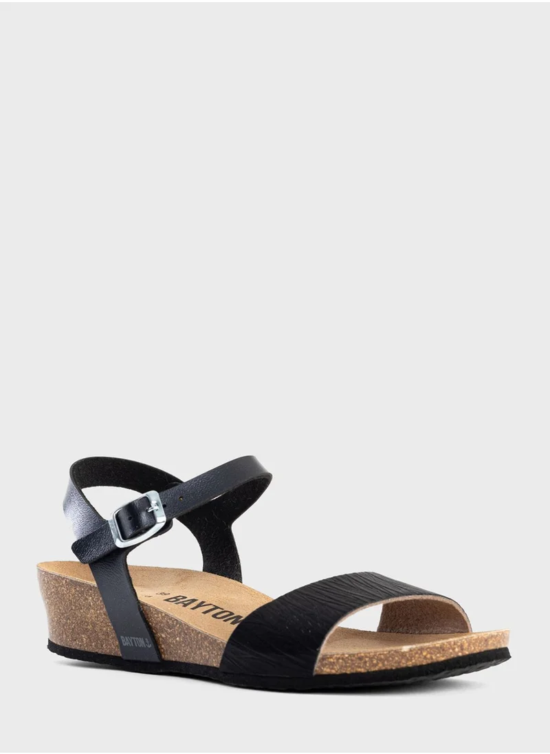 بيتون Wodonga Multi Strap Wedge Sandals