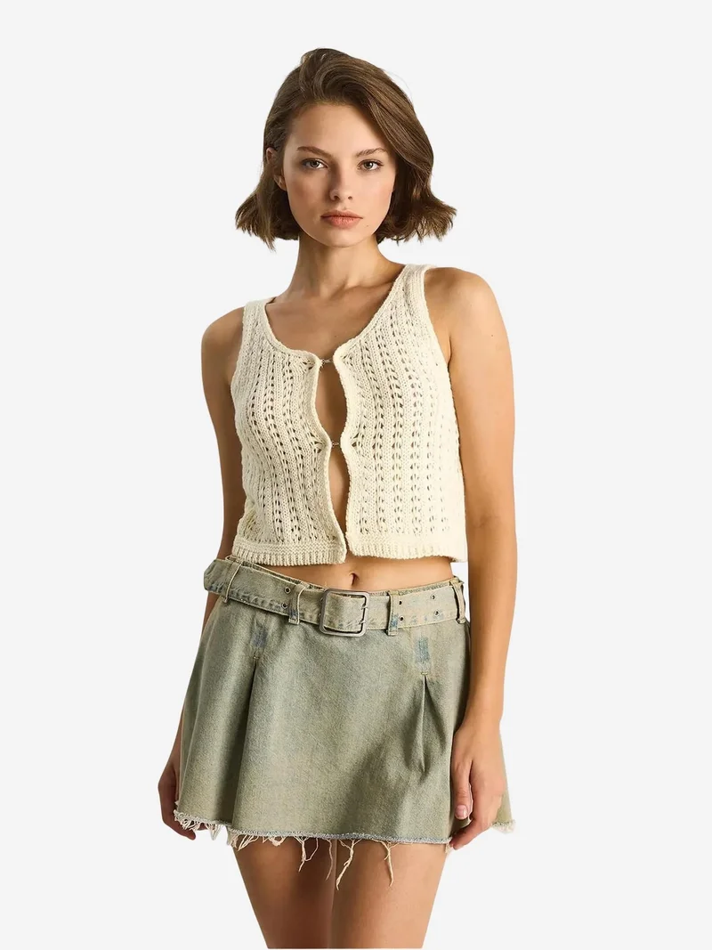 Bianco Lucci LUCCI Knitwear Crew Neck Buttoned Waistcoat