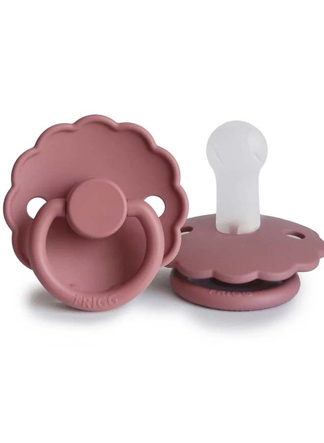 FRIGG لهاية FRIGG Daisy سيليكون للأطفال 0-6 أشهر 2-Pack خشب الأرز/ورقة زنبق - الحجم 1 - Image 1