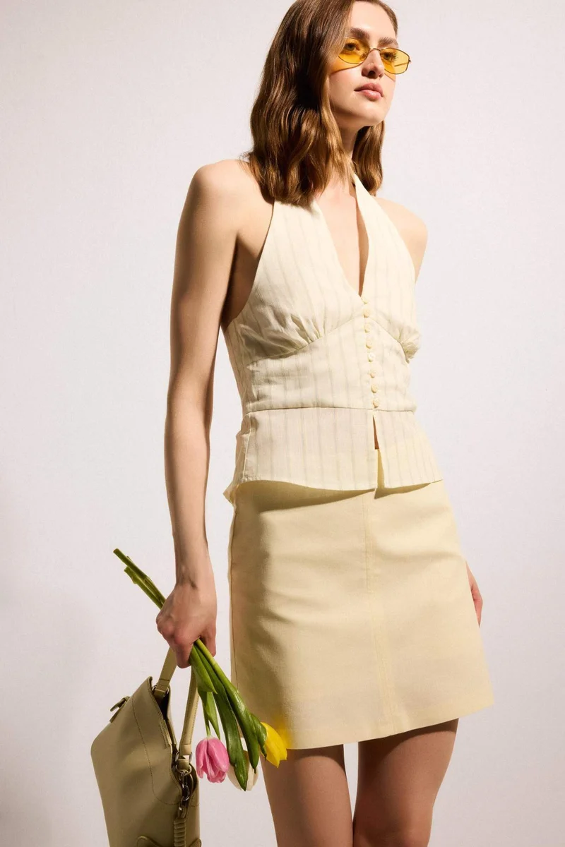 ديفاكتو Fitted Halter Neck Striped Sleeveless Blouse