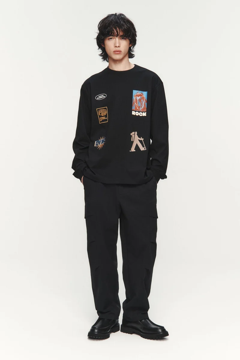 اتش اند ام بلوزة بأكمام طويلة بقصة واسعة