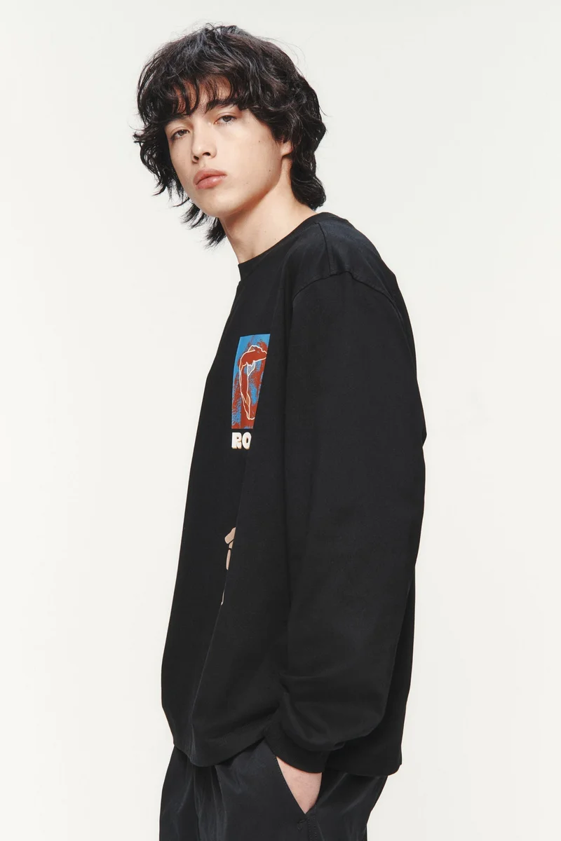 اتش اند ام بلوزة بأكمام طويلة بقصة واسعة