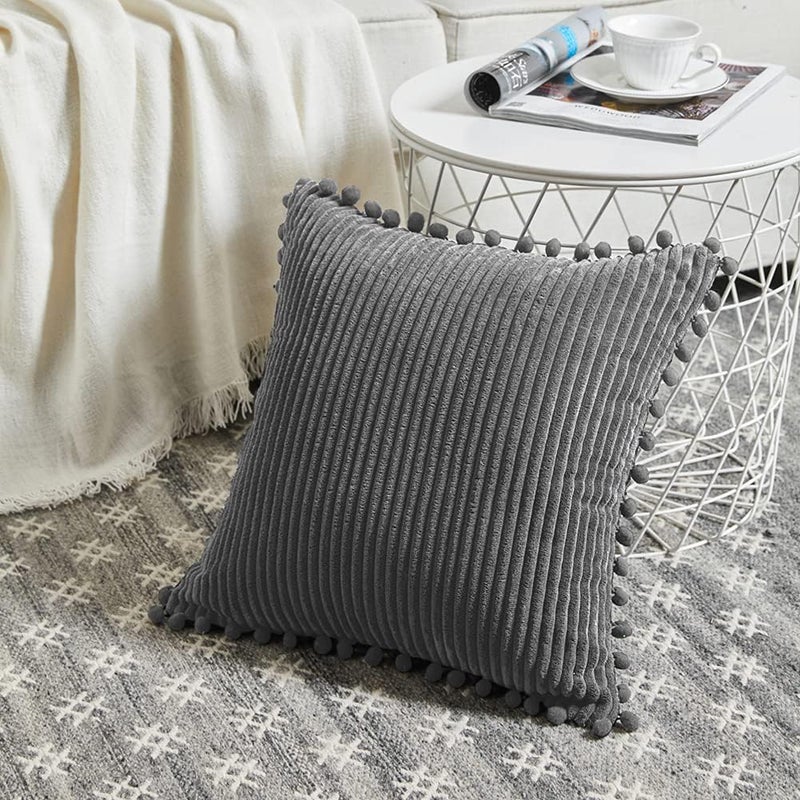 Fancy Homi عبوة من 2 من أغطية الوسائد الزخرفية البيضاء البوهيمية مع شرابات، مقاس 26x26 بوصة، من القطيفة الناعمة، مجموعة أغطية وسائد مربعة صلبة للأريكة والأريكة وغرفة النوم والسيارة وغرفة المعيشة 66x66 سم - Image 2