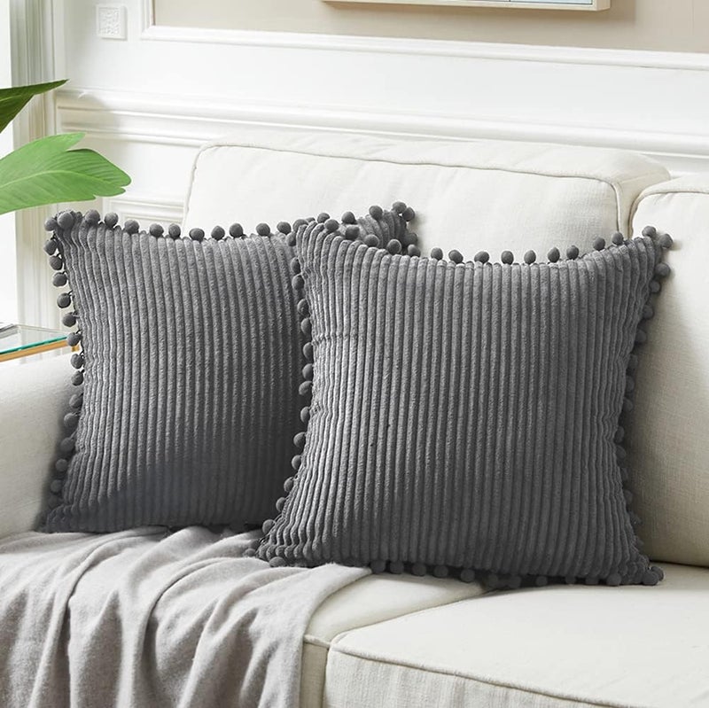 Fancy Homi عبوة من 2 من أغطية الوسائد الزخرفية البيضاء البوهيمية مع شرابات، مقاس 26x26 بوصة، من القطيفة الناعمة، مجموعة أغطية وسائد مربعة صلبة للأريكة والأريكة وغرفة النوم والسيارة وغرفة المعيشة 66x66 سم - Image 1