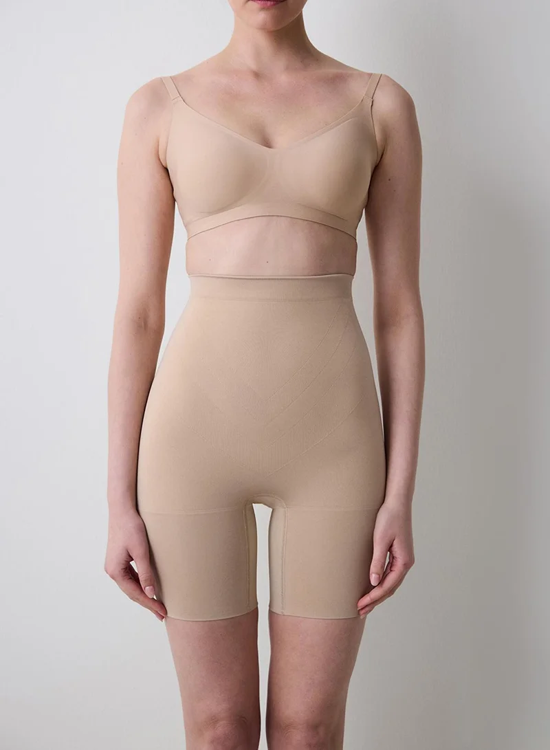 بنتي كورسيه قصير بدون خياطة لتشكيل الجسم