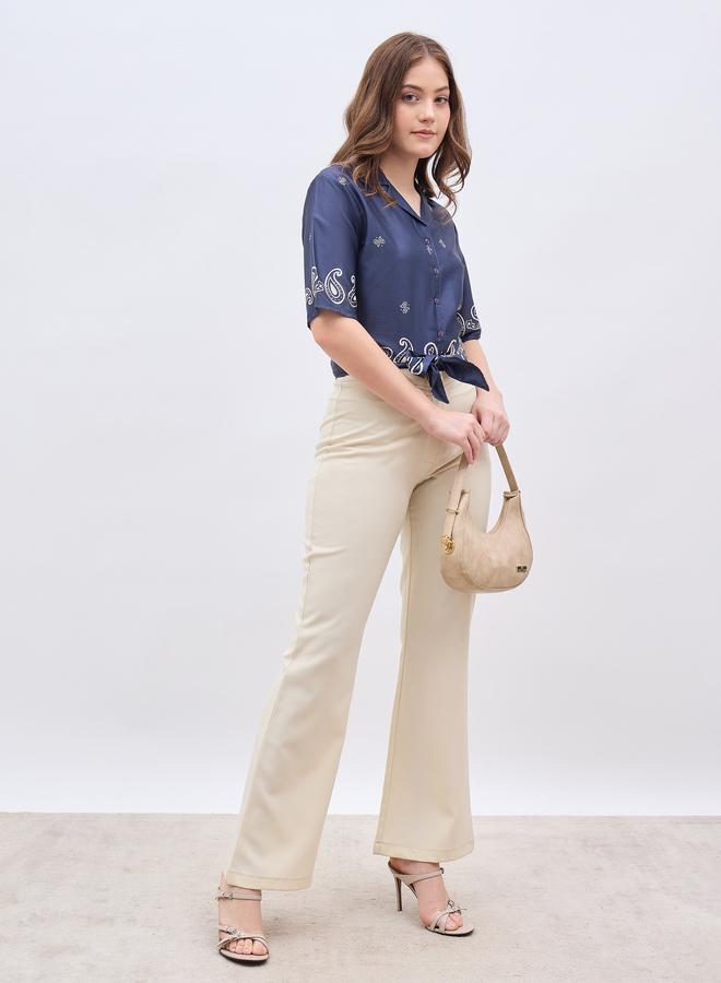 ستايلي بلوزة بياقة منتجع بطبعة بيزلي مع تفاصيل عقدة ربطة - Image 1