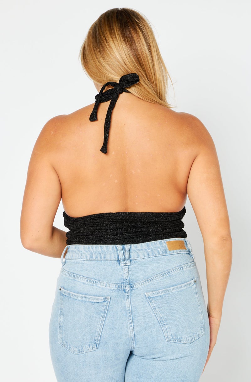 NA-KD توب قصير بلا أكمام برقبة هالتر للنساء، أسود - Image 4