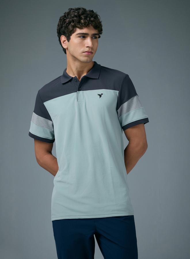 تكنوسبورت بولو بيكيه بقصة ضيقة ونمط كتل الالوان - Image 1
