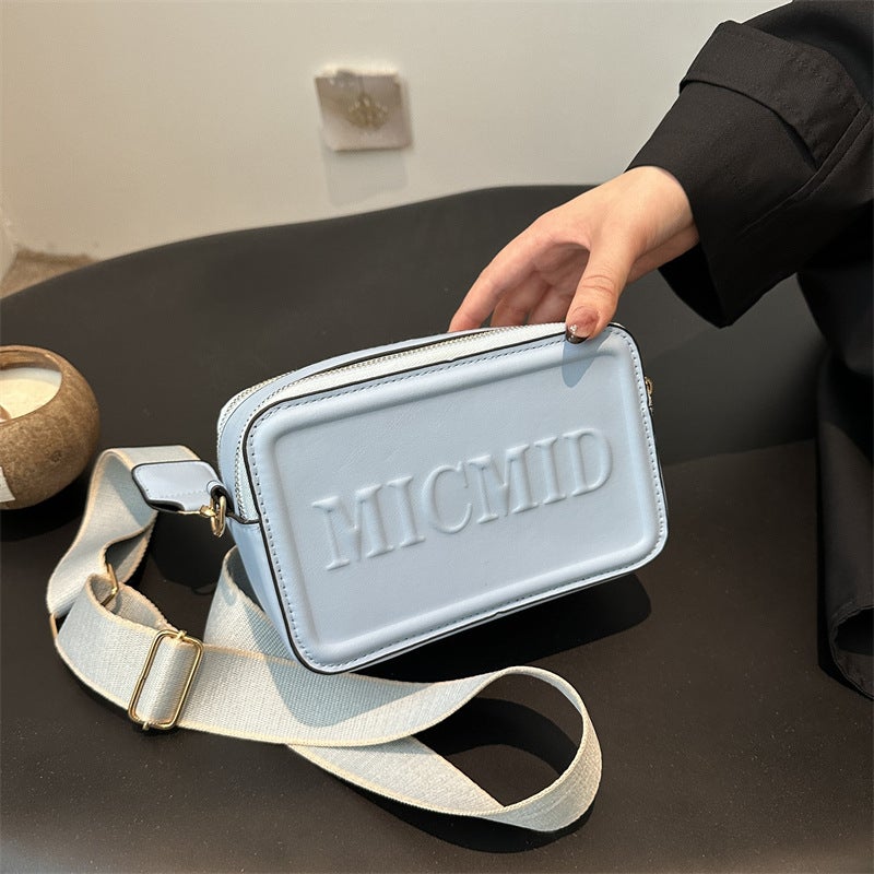 2024 South Korea New Casual Versatile Casual Commuter Messenger Bag Women'S Letter Indentation Simple Small Square Bag - Image 2