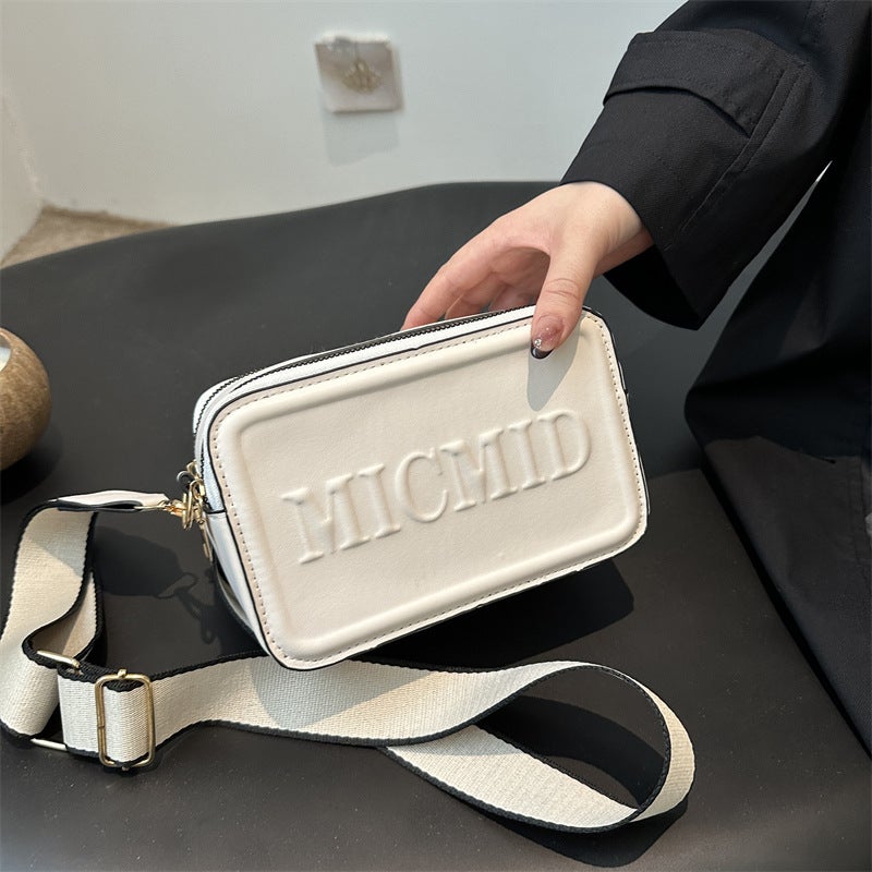2024 South Korea New Casual Versatile Casual Commuter Messenger Bag Women'S Letter Indentation Simple Small Square Bag - Image 4